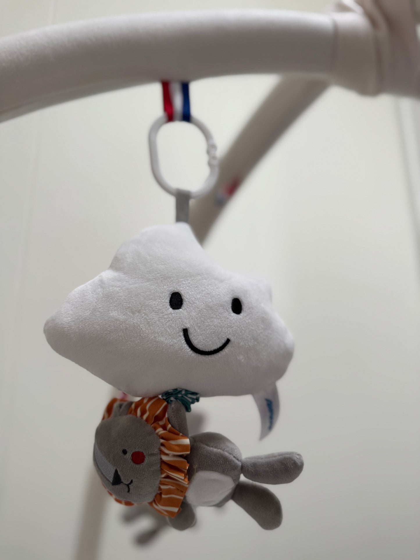 Activities cuddly cloud with music box: